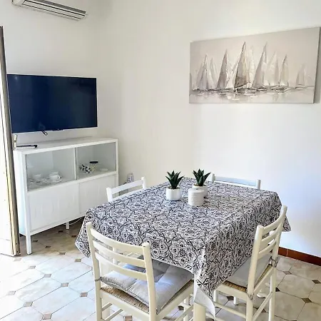Lucy's Naxos 50 Meters From The Sea Apartment