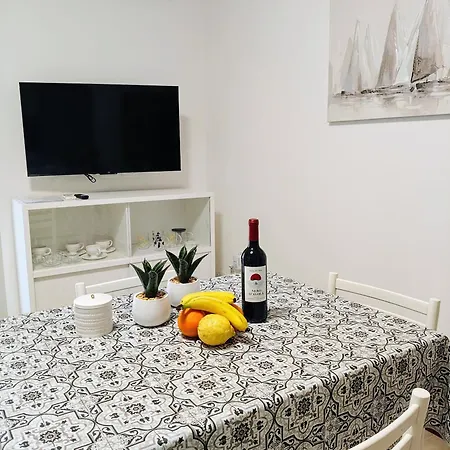 Lucy's Naxos 50 Meters From The Sea Apartment